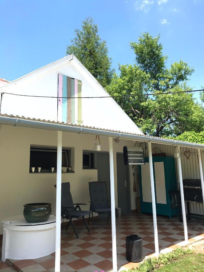 Retro Haz Guest House Balatonszabadi Luaran gambar
